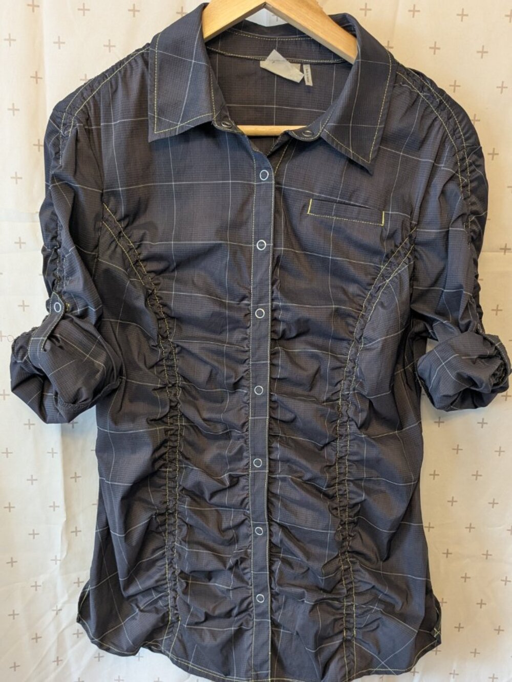 Athleta Tulum shirt in charcoal gray Women's Large snap closure long sleeve